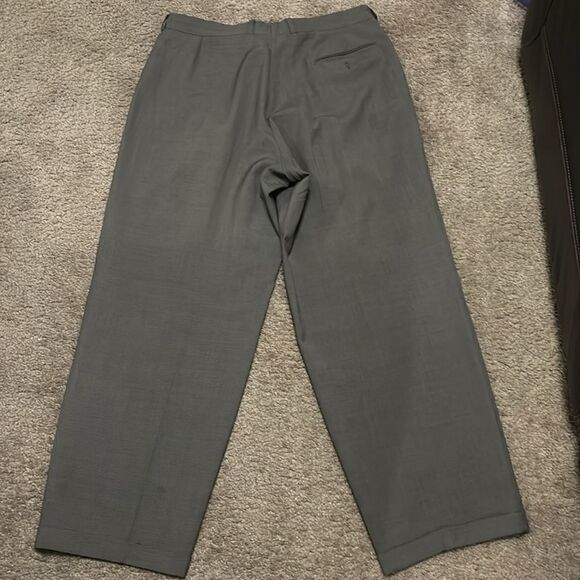 Hugo Boss Gray/Beige knit suit. - Picture 7 of 12